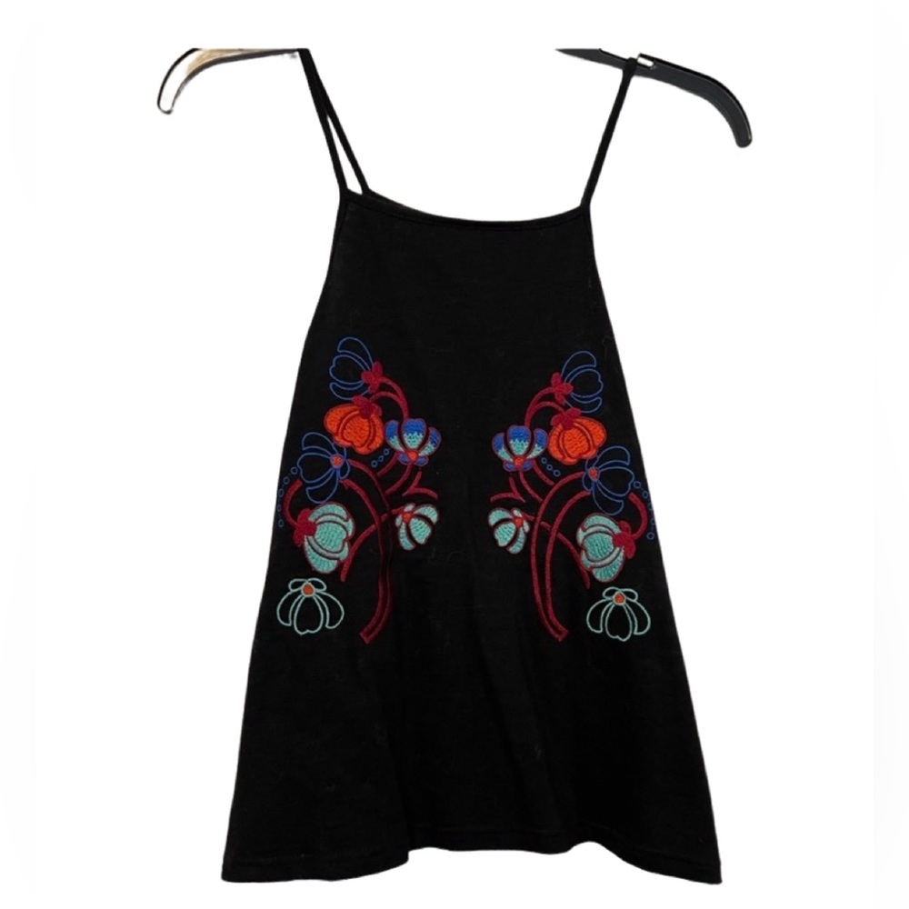 NWT! MINKPINK Black Cropped Tank with Floral Design